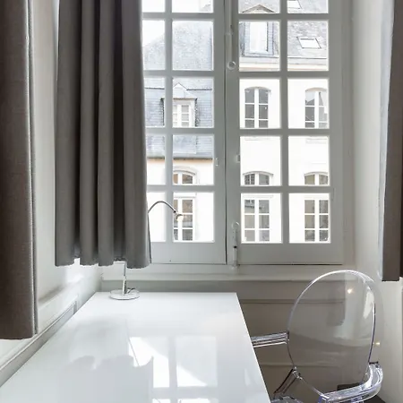 Apartment L'horloge By Cocoonr